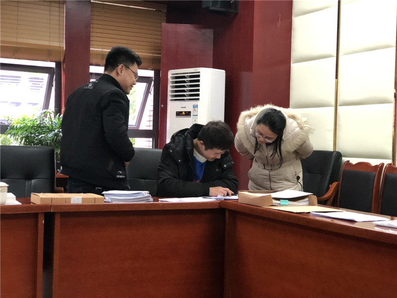 芦山县食药局陈局长一行莅临我公司考察2018年承担该局抽检任务总体情况_副本.jpg