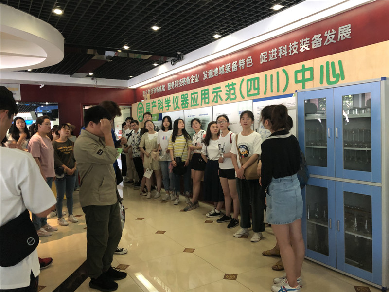 成都纺织高等专科学校师生观摩学习活动1_副本.jpg