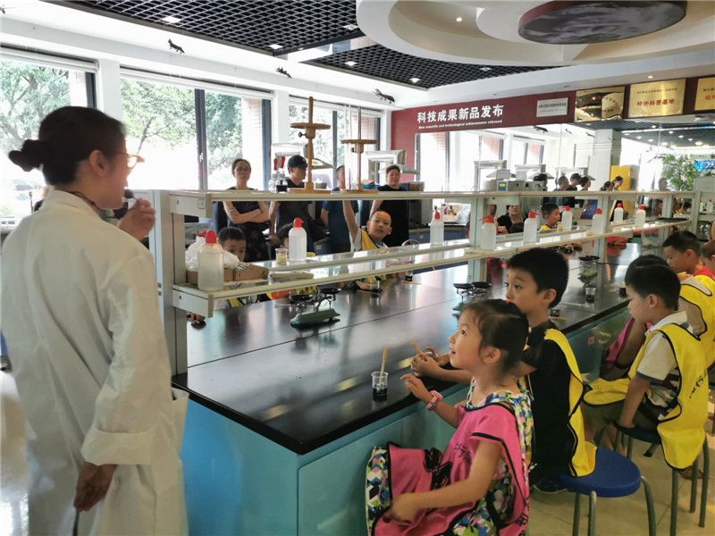 我中心科普基地开展周末趣味科普活动2_副本.jpg